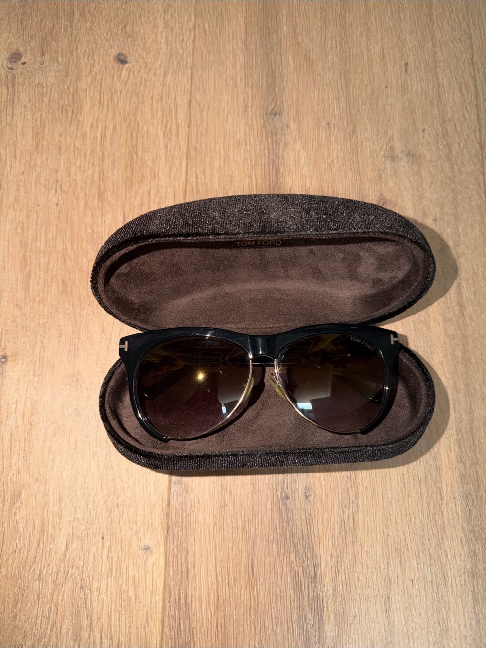 Tom Ford Sunglasses with Brown Gradient Lenses and Brown Case